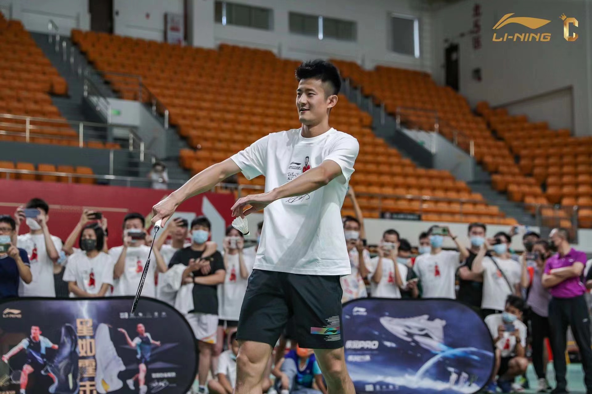 爱游戏官方-中国羽毛球队血洗法国羽毛球队，谌龙制霸全场的简单介绍