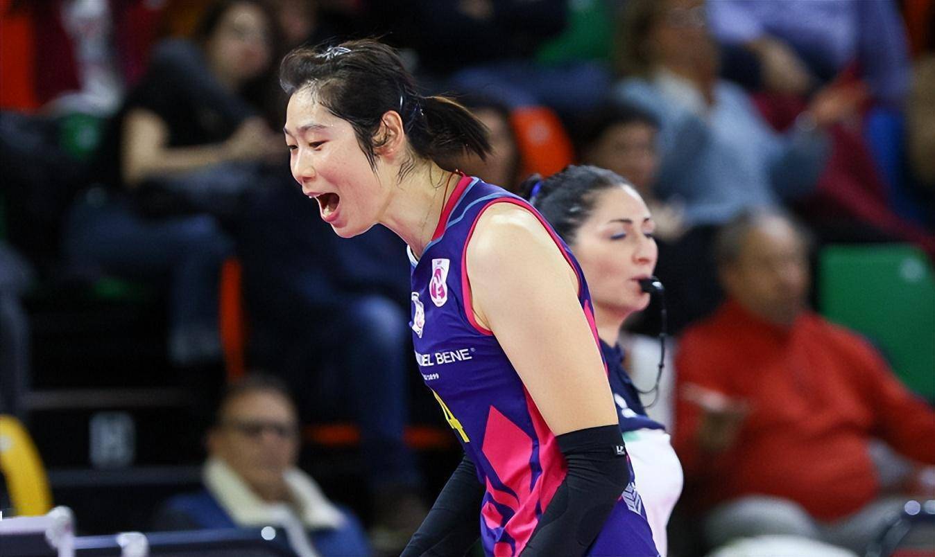 包含佩鲁贾客场逆转锡耶纳，取得关键胜利的词条