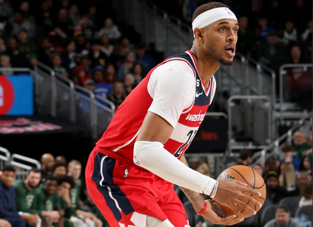 雄鹿中锋刷新个人得分纪录，表现抢眼的简单介绍