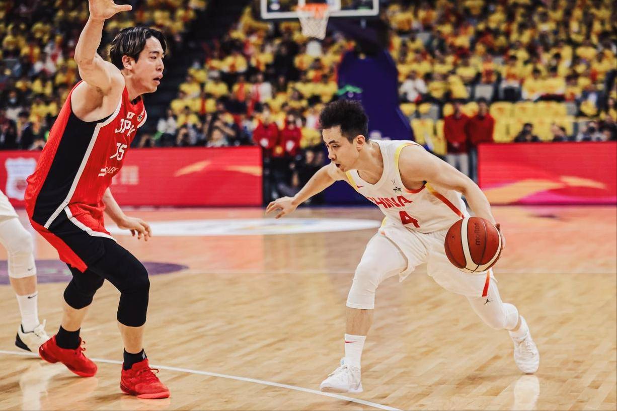 爱游戏官方入口-黑龙江男篮客场挑战成功，逆袭夺得胜利