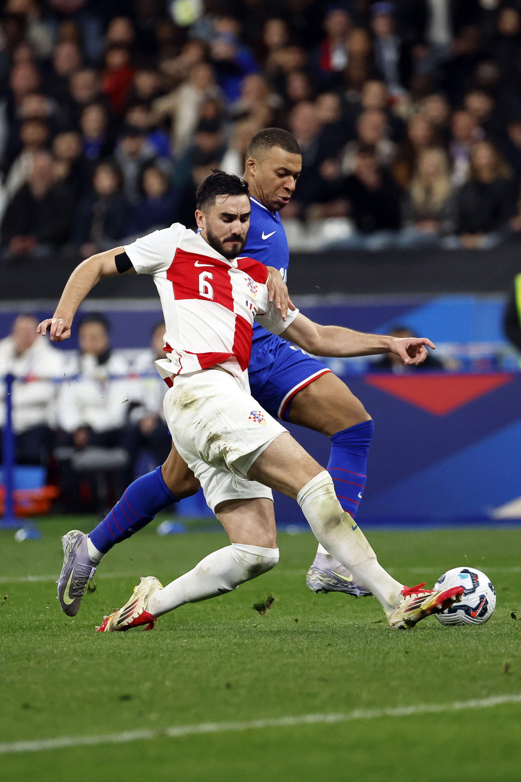 包含欧国联比赛惊心动魄，强队强劲威风十足的词条