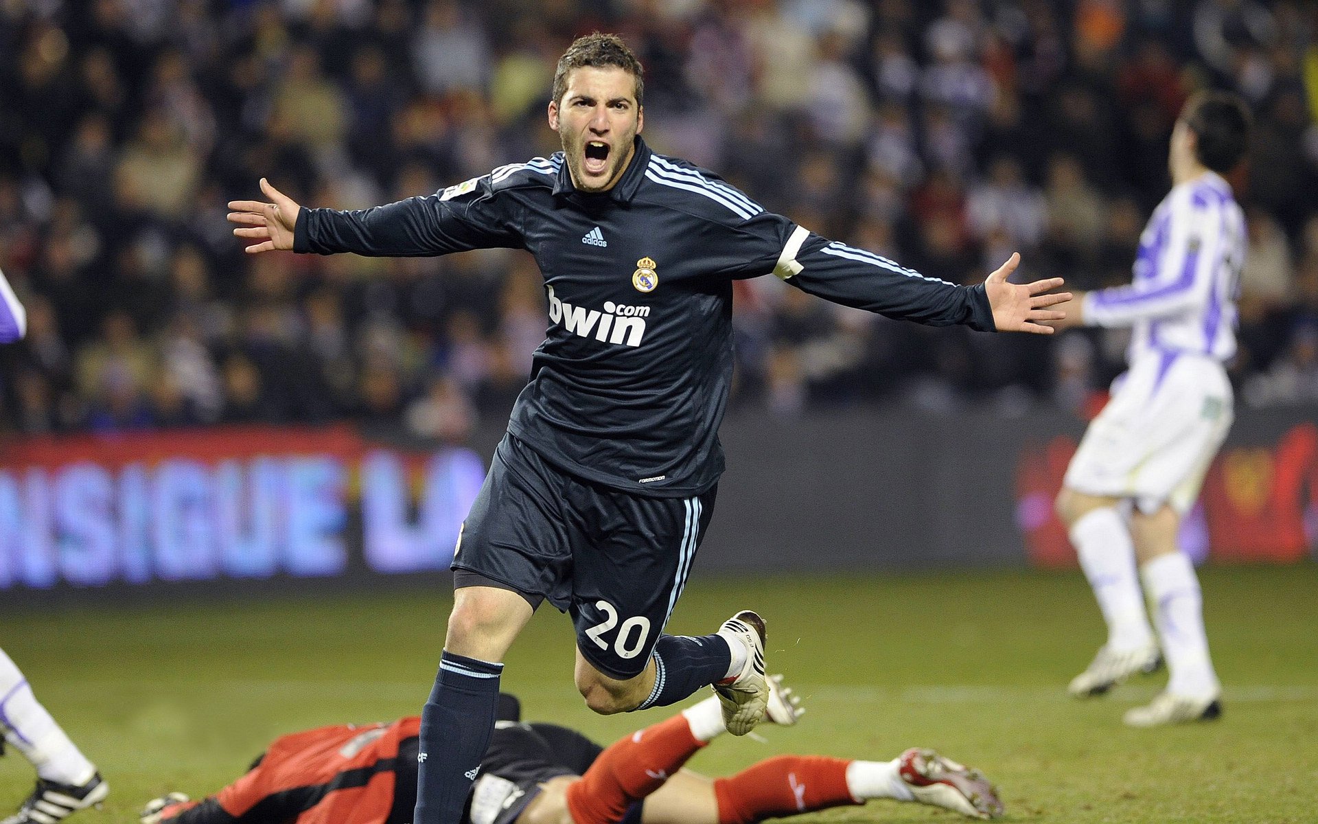 基米希在F1街道赛接管比赛，日本提前终结悬念，美国只能旁观？