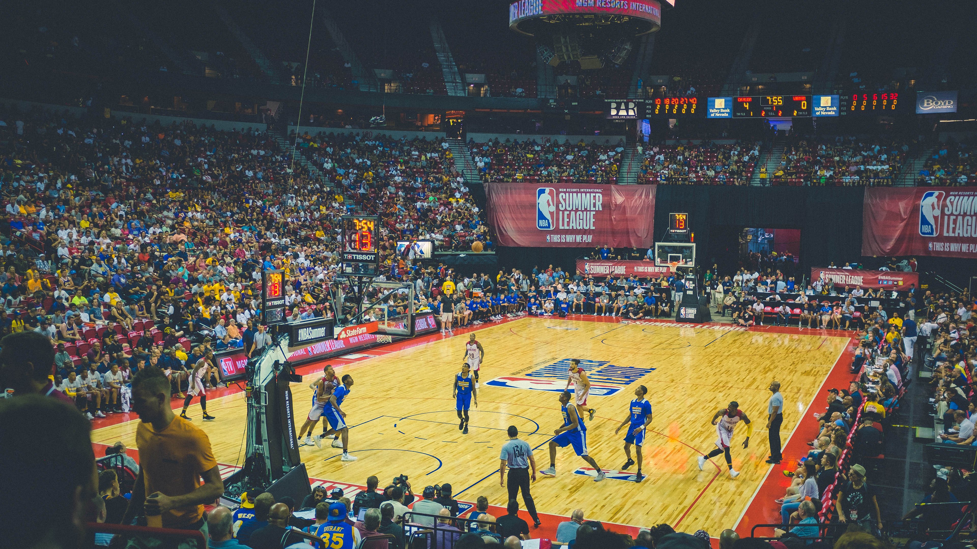 魔术节奏掌控活塞，浓眉在西甲国家德比接管比赛